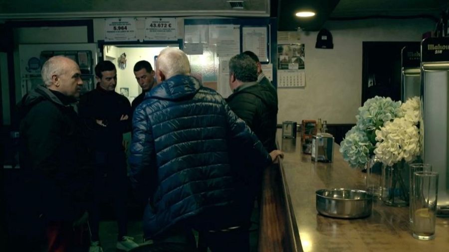 En el bar 'Eliseo' se reunen generaciones de mineros