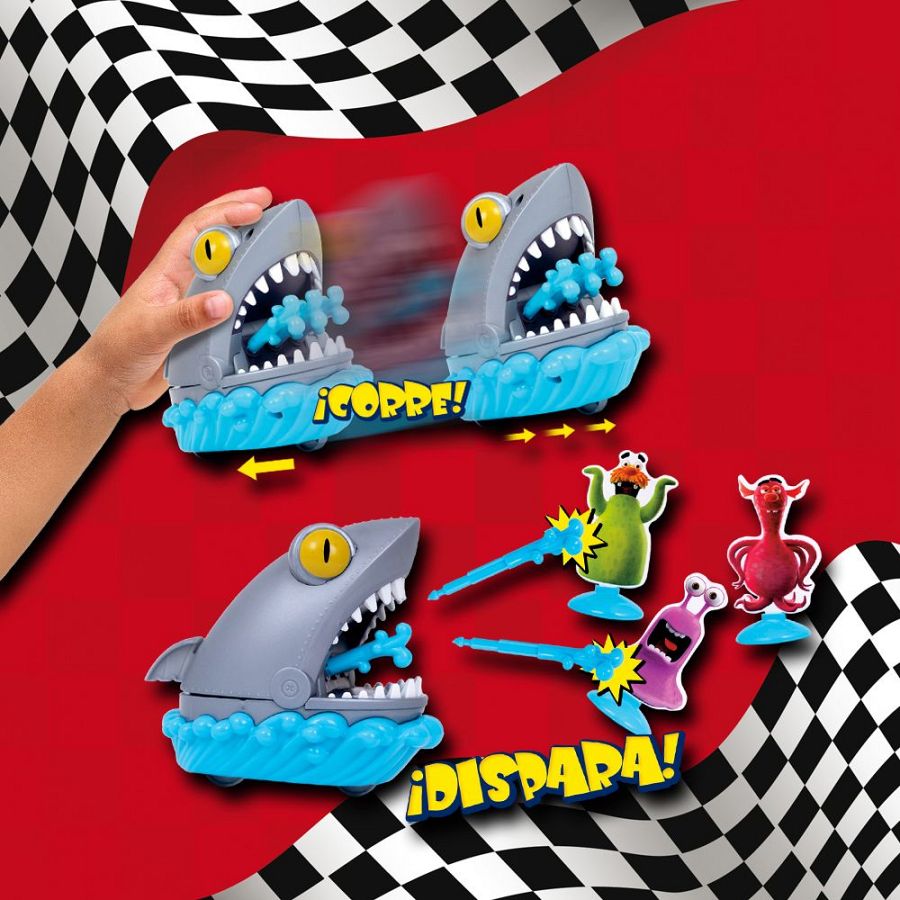 Tiburón-lanzador gris disparando proyectiles a monstruos de colores.  Escenas de acción con efecto de movimiento borroso y fondo de bandera a cuadros.