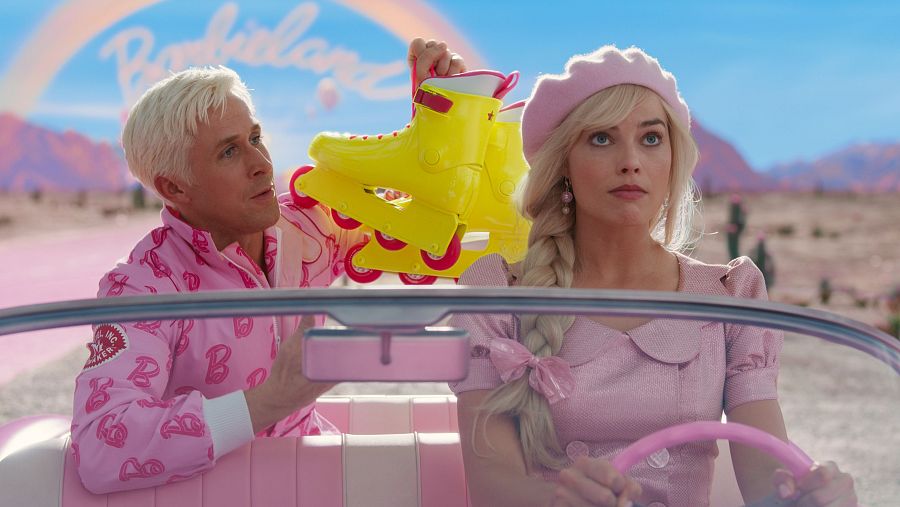 ¿Quién es la señora que protagoniza este momento con Barbie? No, no es la hija de los creadores