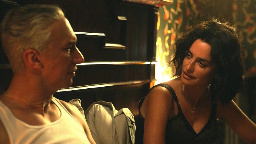 Adam Driver y Penélope Cruz en 'Ferrari' (2023)