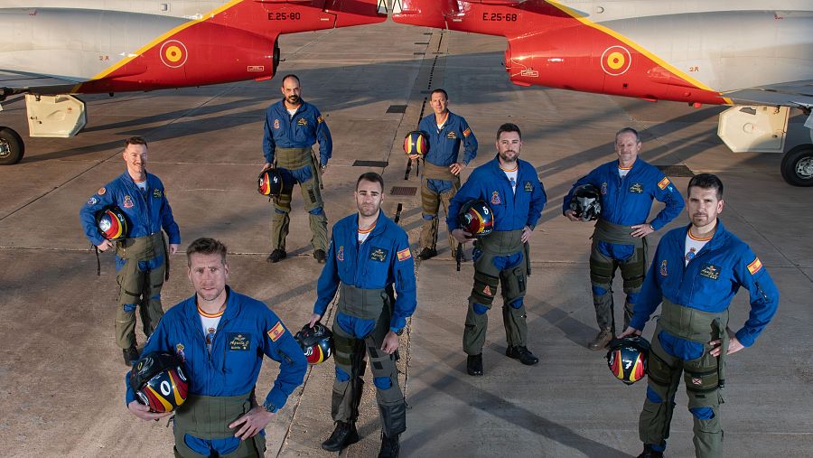 Equipo de pilotos de la Patrulla Águila en 2025