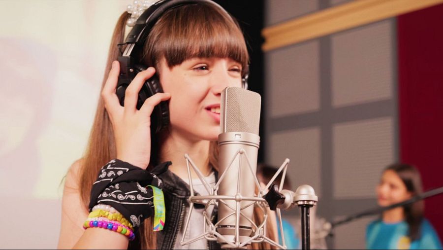 Chloe DelaRosa canta "Una aventura nueva", canción oficial de 'Los Futbolísimos 2'