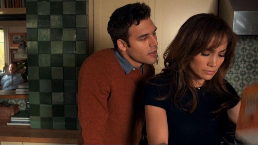 Jennifer López y Ryan Guzman en la película 'Obsesión'