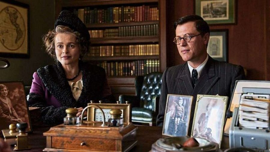 La actriz Helena Bonham-Carter en la película "Los niños de Winton"