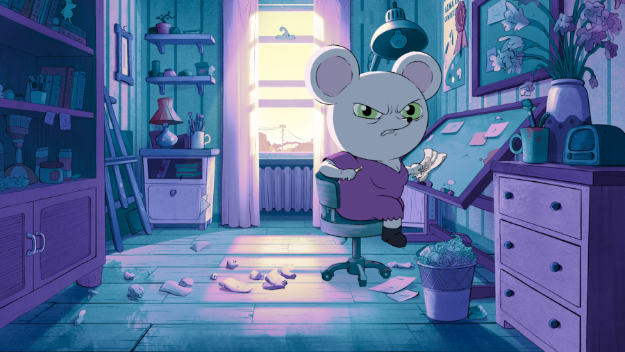 Un ratón antropomórfico, con pelaje blanco y vestido morado, muestra frustración en un estudio de arte. Se encuentra sentado frente a un escritorio de dibujo, con papeles arrugados y una taza con pinceles, sugiriendo un momento de bloqueo creativo.