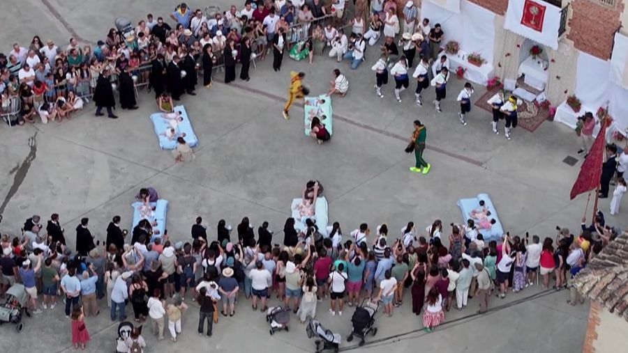 La fiesta del Colacho en Castrillo de Murcia