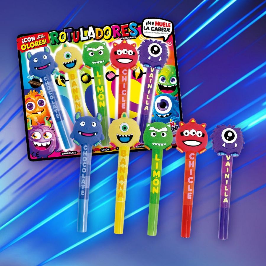 Un conjunto de rotuladores con forma de monstruos y olores frutales o dulces, presentados en un empaque colorido. Cada rotulador tiene un color y un tapón con forma de monstruo, con el nombre del olor escrito en el cuerpo.