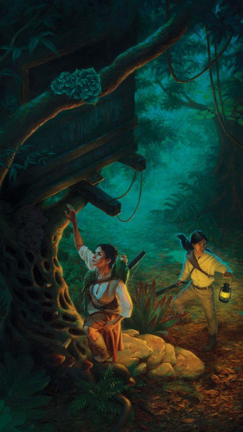 Ilustración nocturna en la selva: dos exploradores con aves al hombro; uno trepa por el tronco hacia una caseta en un árbol mientras el otro ilumina con un farol. Tonos verde-azulados, vegetación densa y ambiente de aventura