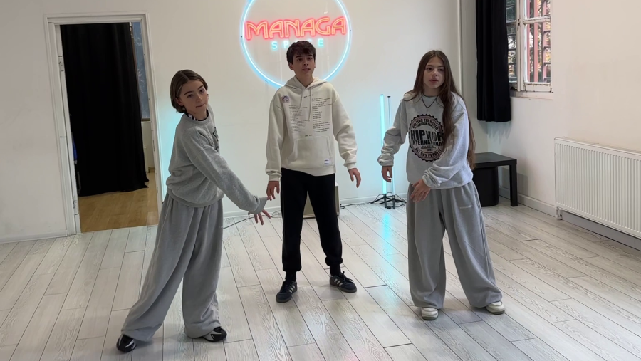 Gonzalo Pinillos y sus bailarines ensayan la puesta en escena de "Érase una vez (Once upon a time)"