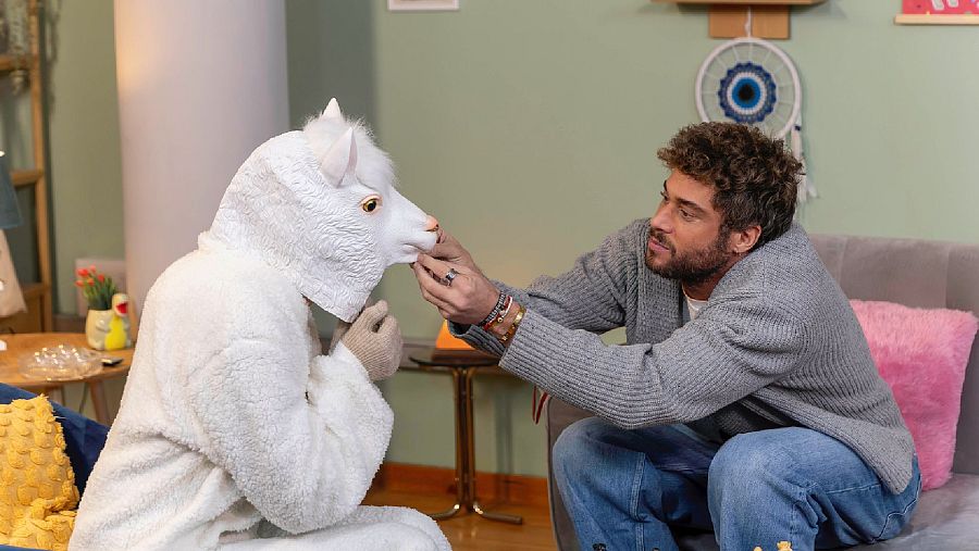 José Lamuño, con la llama Ramona en 'Exceso de equipaje'
