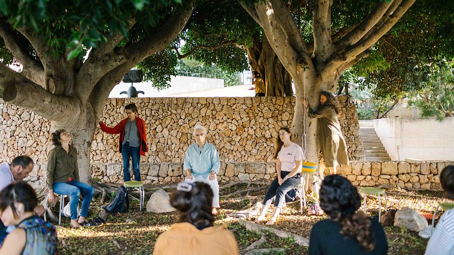 ‘Pequeña guía para meditar con los árboles’ de Fran Simó (2025)
