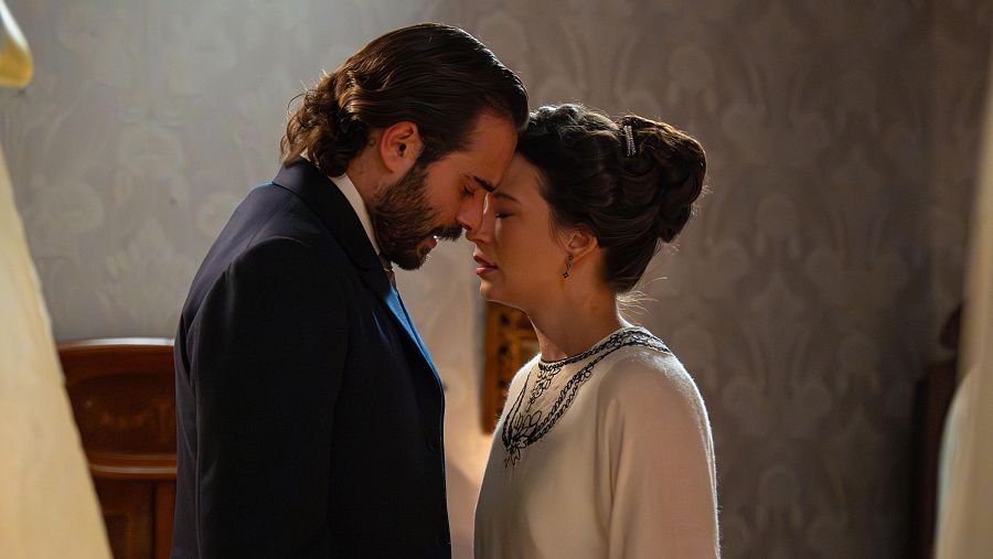 La Promesa: Martina y Adriano, a punto de besarse