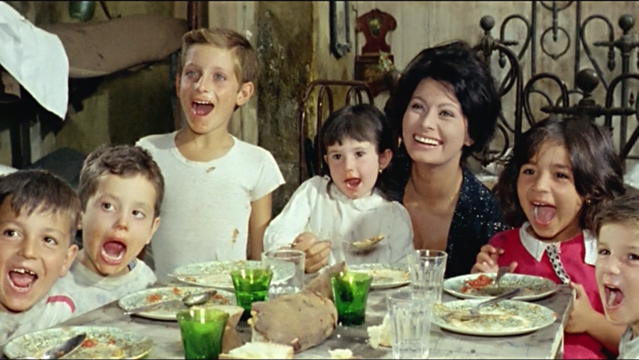 Ayer, hoy y mañana, con Sophia Loren y Marcelllo Mastroiani