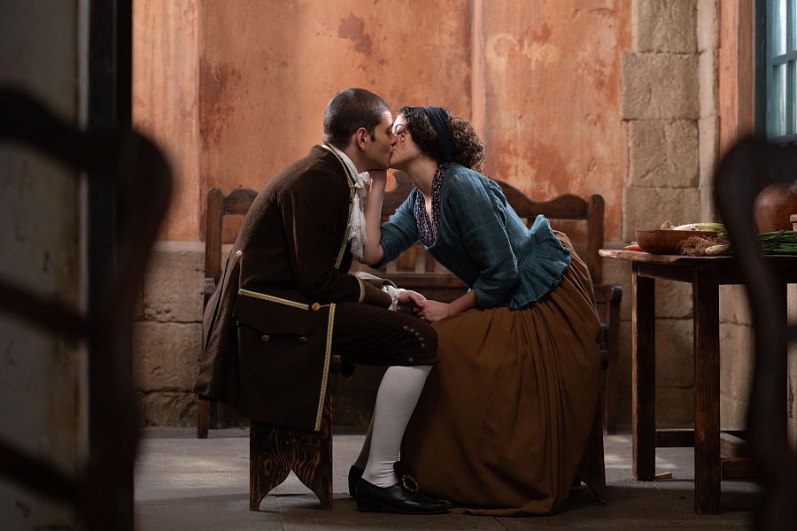 Pepa le dice la verdad a Francisco y le da un beso