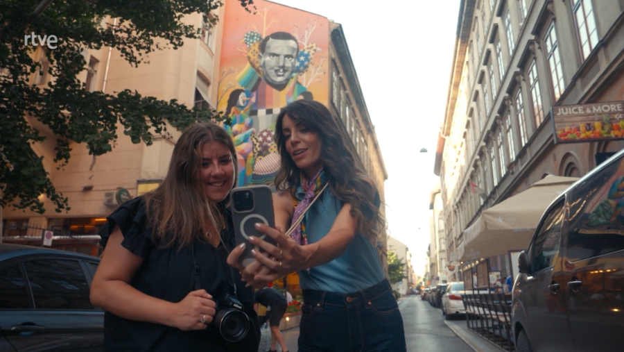 La Vuelta al Mundo en 80 Likes - El mural de Ángel Sanz Briz