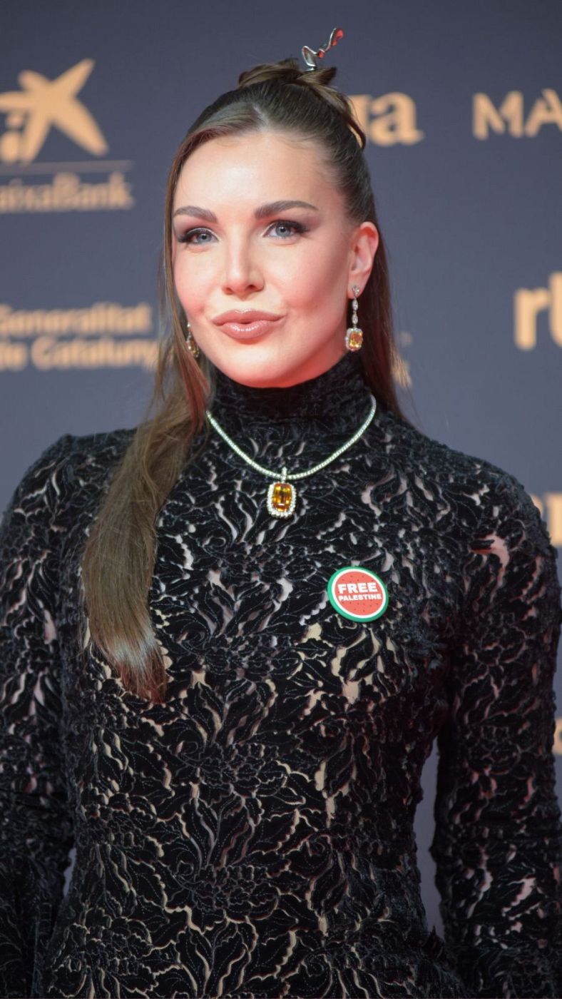 Inés Hernand posa en la alfombra roja de los Goya 2026.