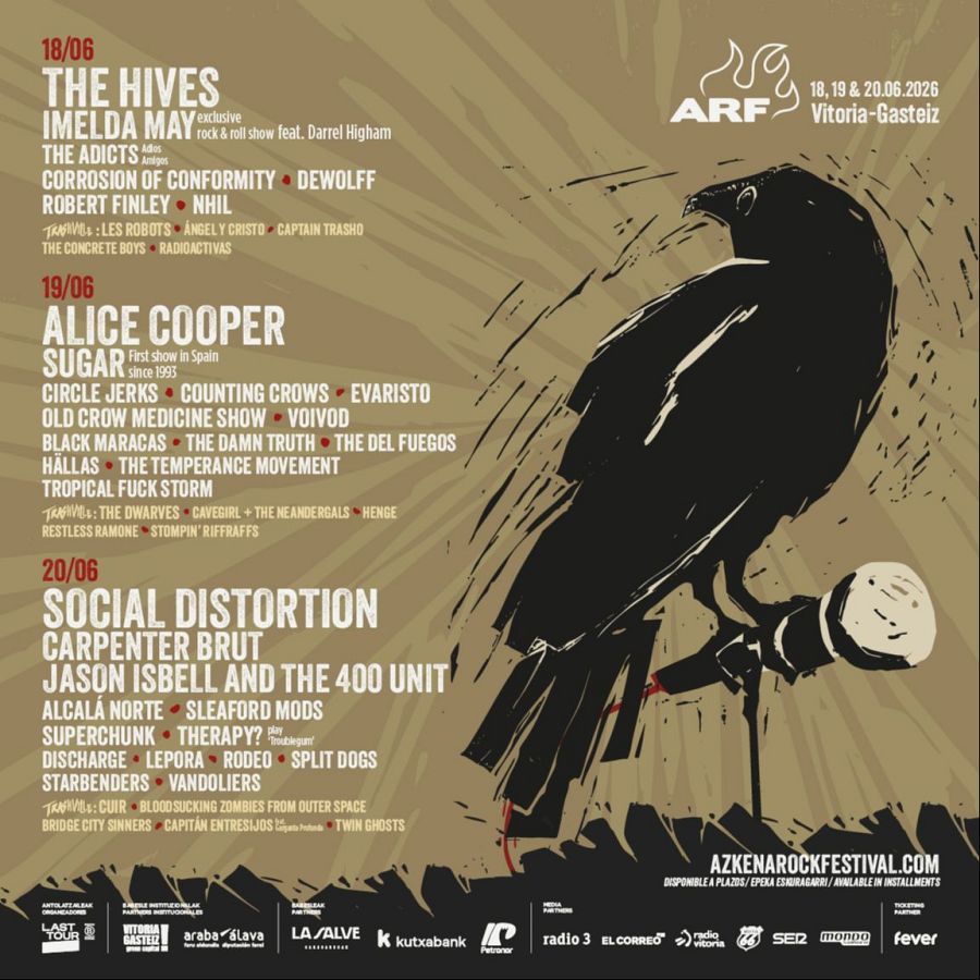 Cartel del Azkena Rock Festival 2026, con un cuervo negro posado sobre un micrófono antiguo. El evento se celebrará en junio, presentando una amplia lista de artistas.