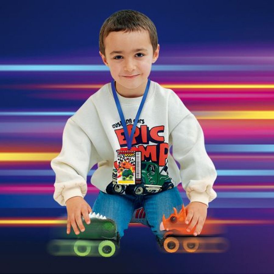 Revista Clan Marzo 2026 - Niño con regalo Dino-Trucks