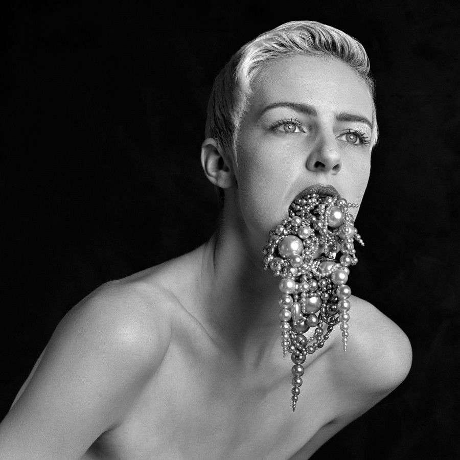 Pearls (serie Squares) (Erwin Olaf, 1986)