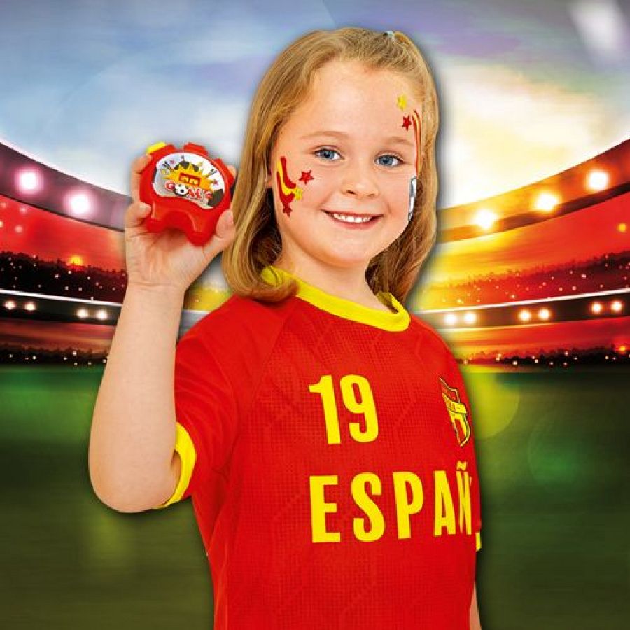 Revista Clan Mayo 2026 - Niña jugando con pin-ball