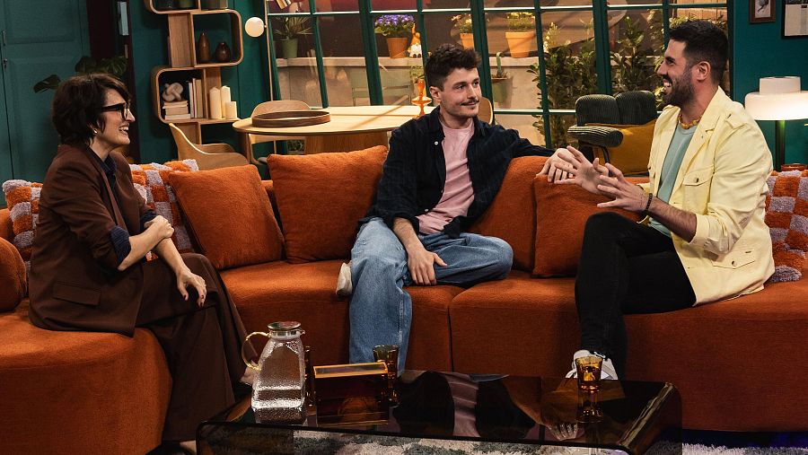 Sílvia Abril, Miki Núñez i Adrià Salas de La Pegatina a 'I ara què?'