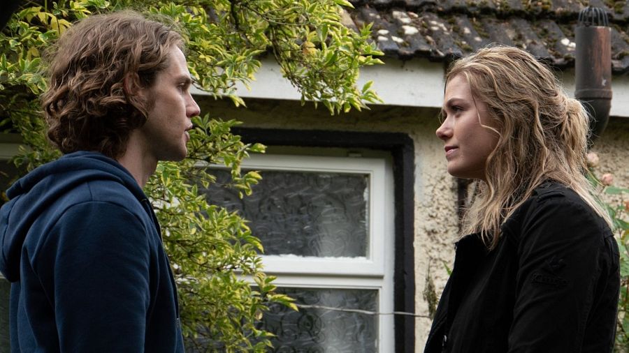 Jedidiah Goodacre y Rose Reid en 'Allí me encontrarás'