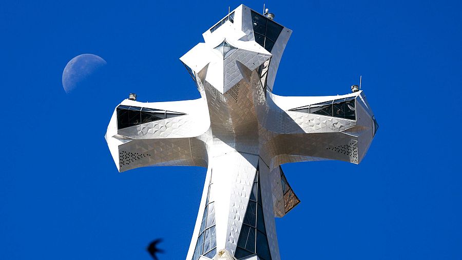 Cruz de la Torre de Jesús de la Sagrada Familia