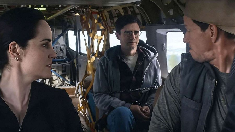 Michelle Dockery, Topher Grace y Mark Wahlberg en 'Amenaza en el aire'