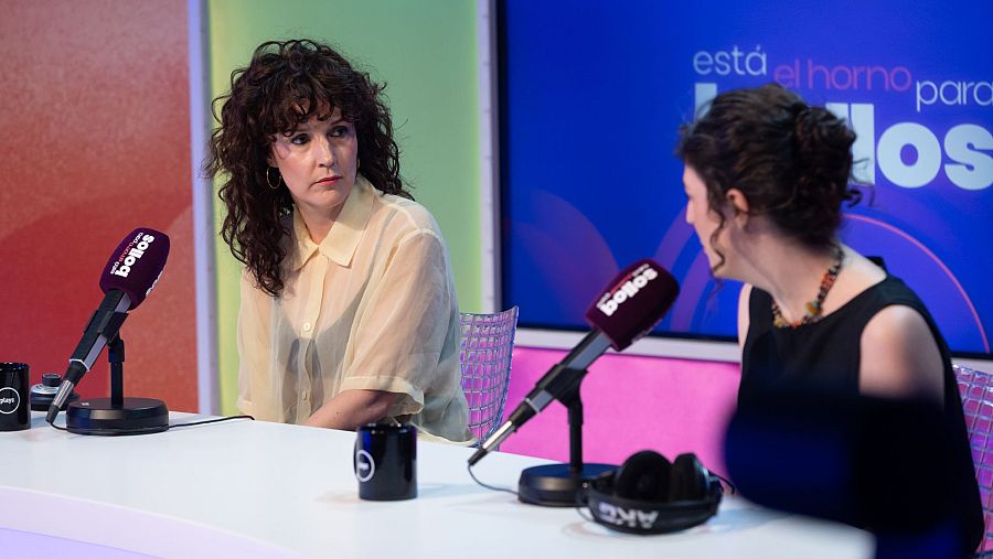Sabina Urraca y Lucía Carballal en 'Está el horno para bollos'