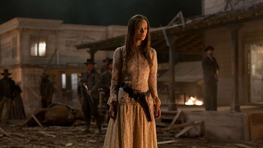 Olivia Munn y Daniel Craig en Cowboys and Aliens