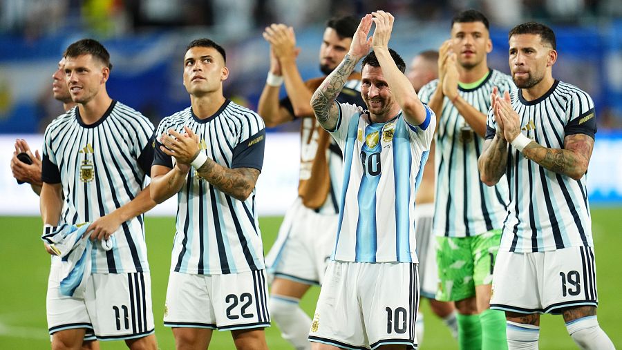 Messi celebra el pase de Argentina a los octavos de final frente a Cabo Verde
