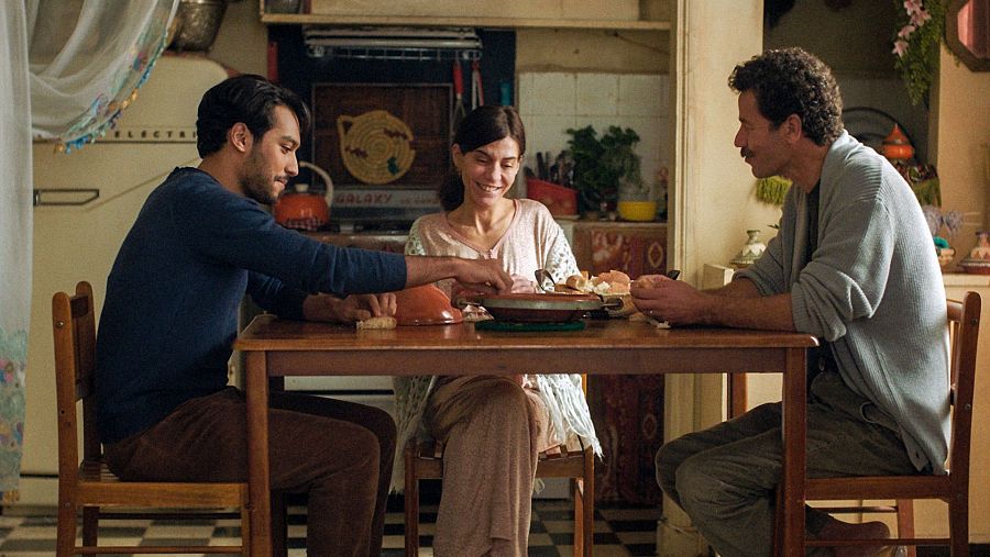 Ayoub Missioui, Lubna Azabal y Saleh Bakri en 'El caftán azul'