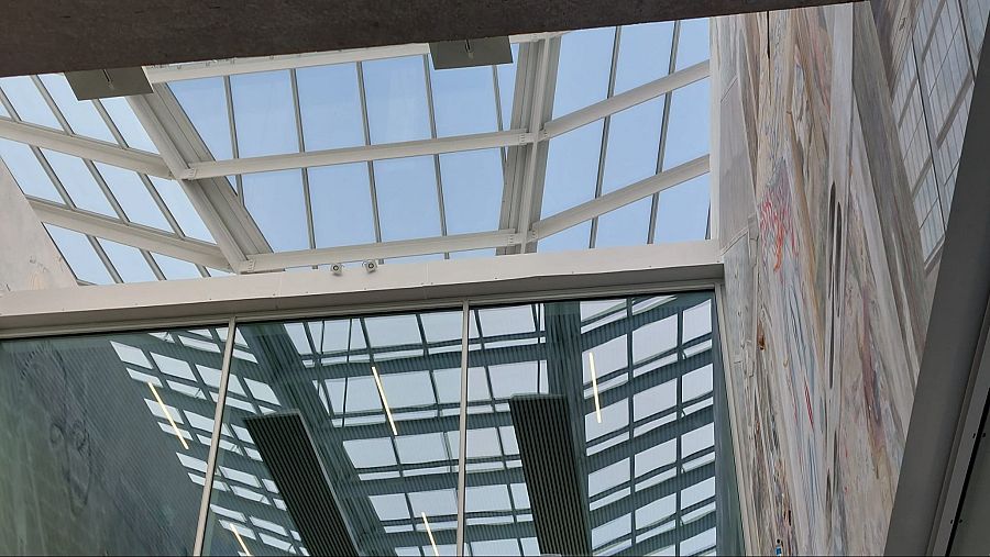 Vista del interior del museo, estructura creada por Robbrecht en Daem architecten y Olivier Salens architecten