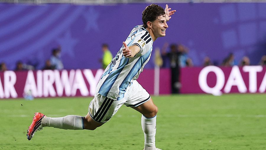 Julián Álvarez en el Argentina - Suiza