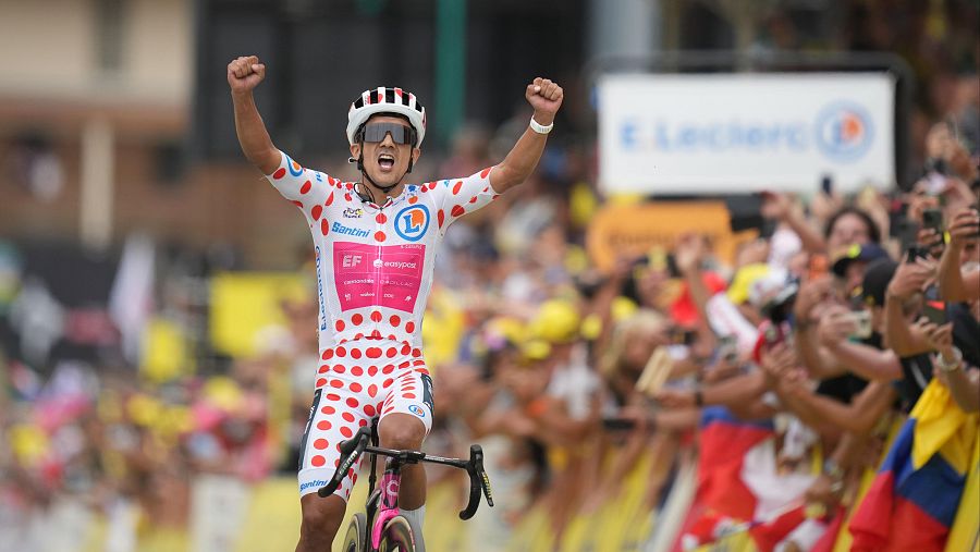 Richard Carapaz gana en Alpe d'Huez