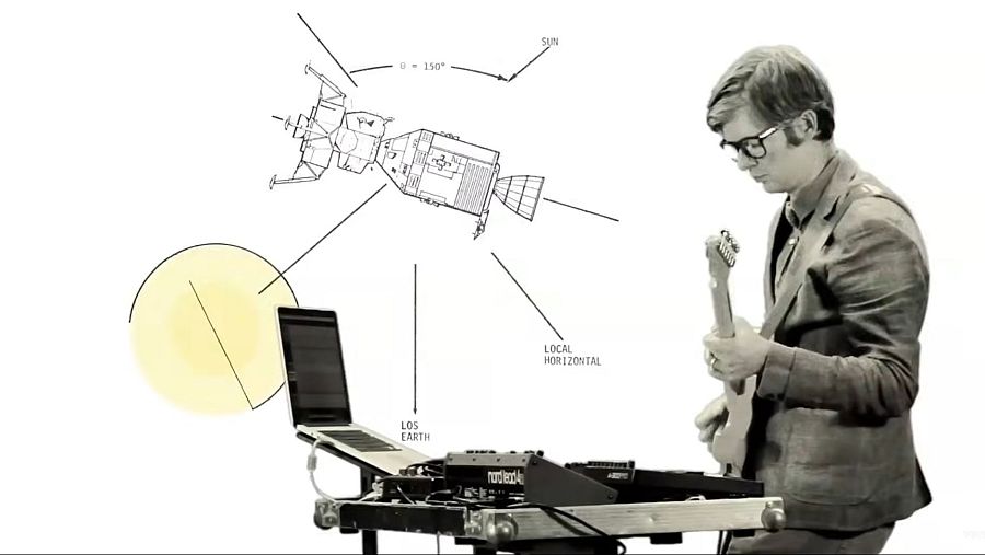 Fotograma del videoclip de Go! de Public Service Broadcasting (2015)