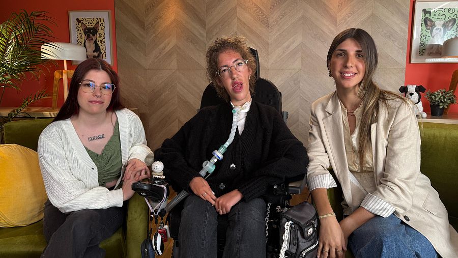 Sara, Judith y María: El arte de pasear un perrito