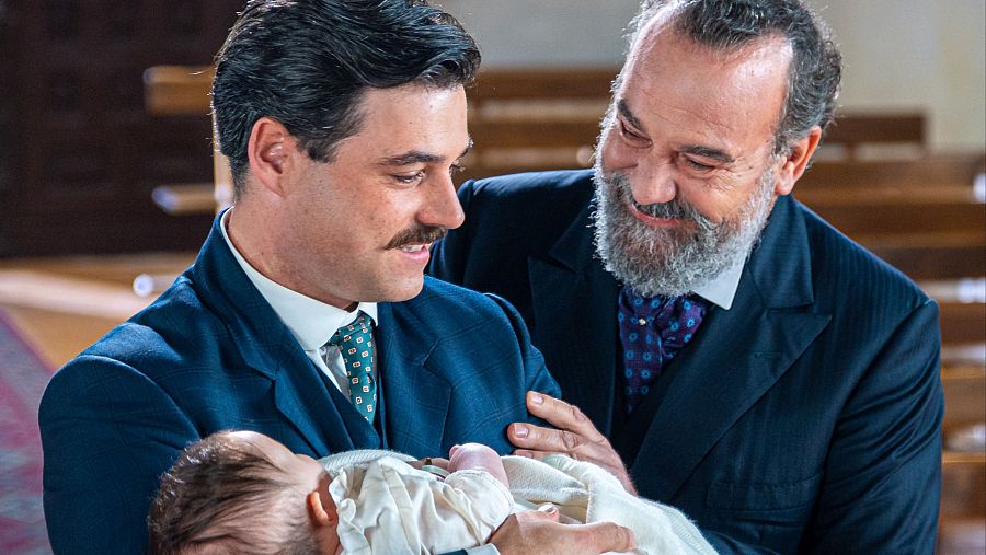 La Promesa: Manuel ejerce como padrino de Janita en el bautizo