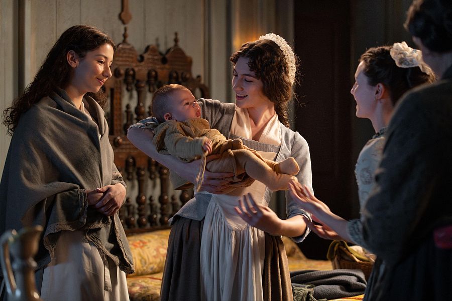 Rosalía y Leonor conocen al bebé de Adriana