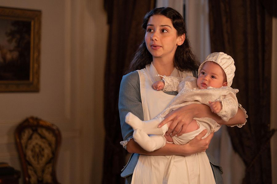 Leonor le dice a Rafael que ponga de su parte con el bebé