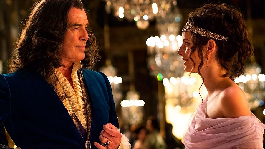 Pierce Brosnan es Luis XIV en 'La hija del rey'