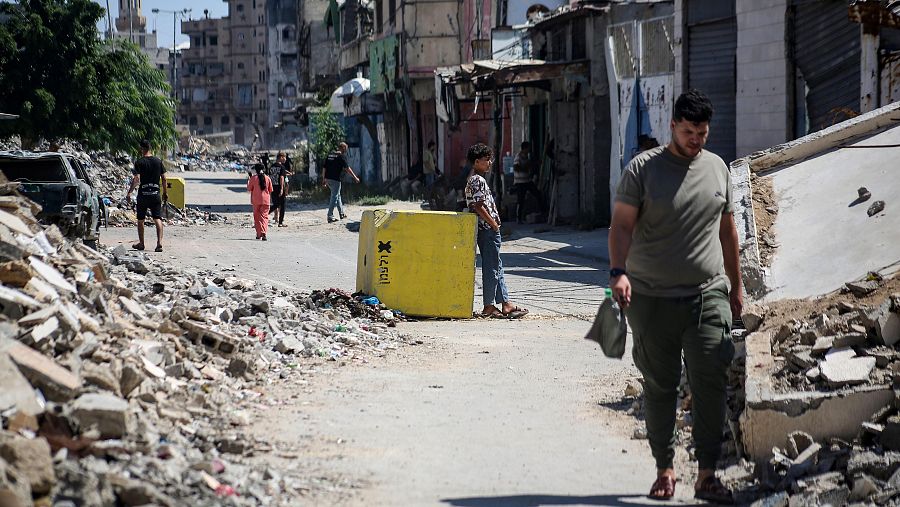 El Ejército israelí ha colocado bloques de hormigón para marcar la denominada "Línea Amarilla", que deja bajo su control militar más del 60% de Gaza