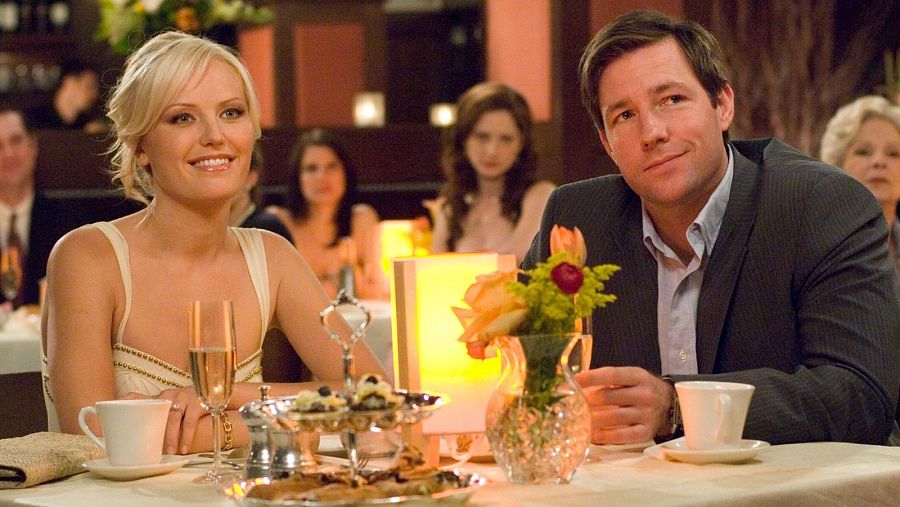 Malin Akerman y Edward Burns en '27 vestidos'