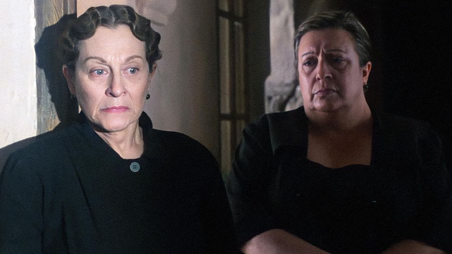 Bernarda y Poncia en 'La casa de Bernarda Alba'