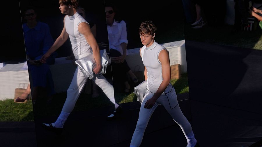 Desfile de Acromatyx SS27