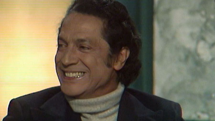 Antonio el bailarín durante una entrevista