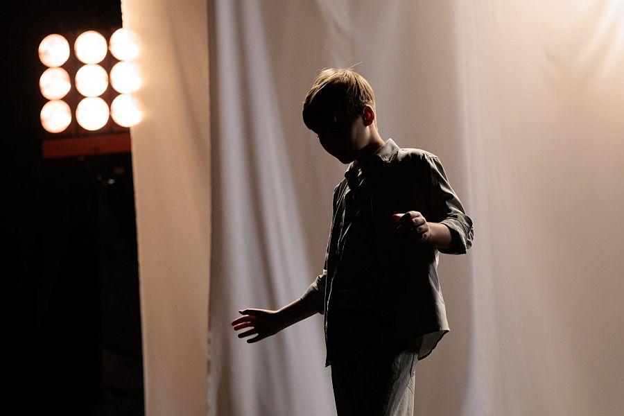 Lucas Paulano en el rodaje del videoclip de "Cuore Bello (Te Quiero, Te Quiero)"