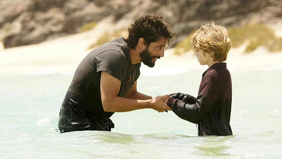 Quincho Rapalini y Joaquín Furriel en El faro de las orcas