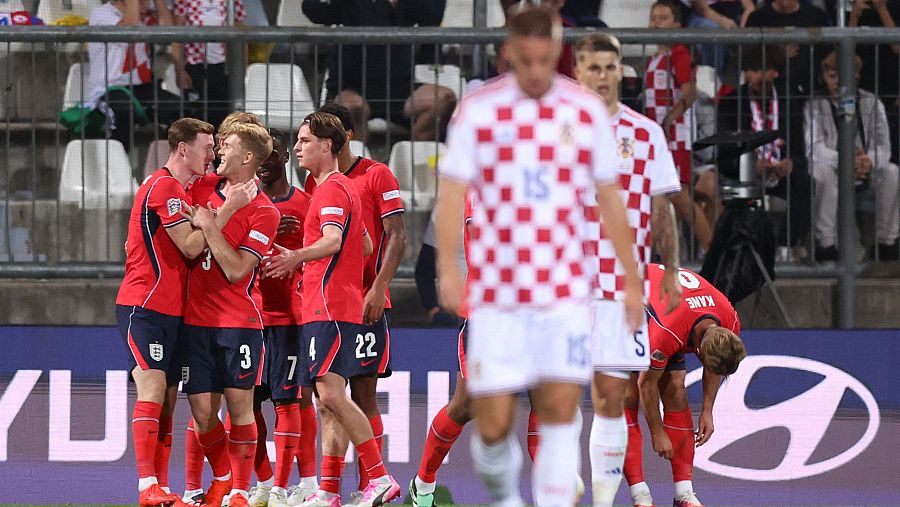Los jugadores de Inglaterra celebran uno de los goles contra Croacia.