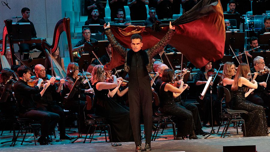 Antonio Najarro con la Orquesta y Coro RTVE